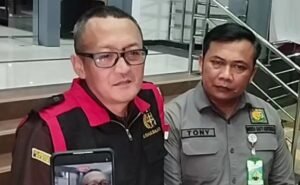 VideoCapture_20260219-101054-300x185 Membasuh Dosa di Atas Air Mata Transmigran: Jejak Kelam Dua Mantan Kadis Tambang yang Kini Terborgol!